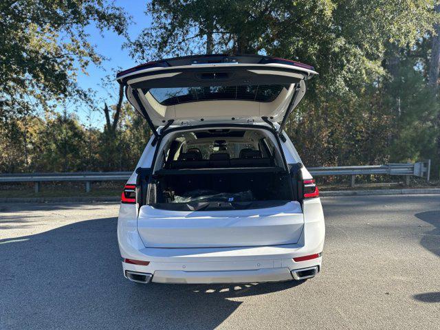 new 2026 BMW X7 car, priced at $95,685