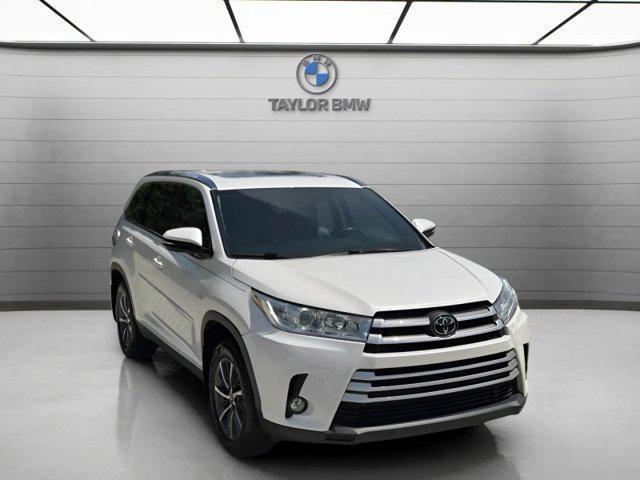 used 2019 Toyota Highlander car, priced at $26,980