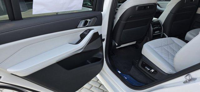 new 2026 BMW X7 car, priced at $100,785