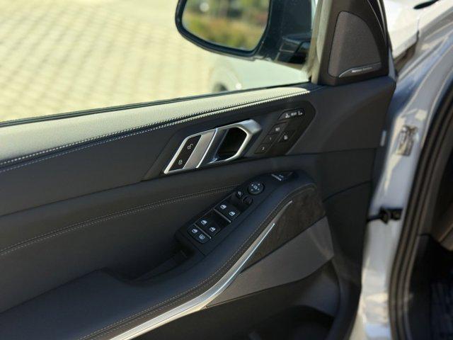 new 2026 BMW X7 car, priced at $99,185