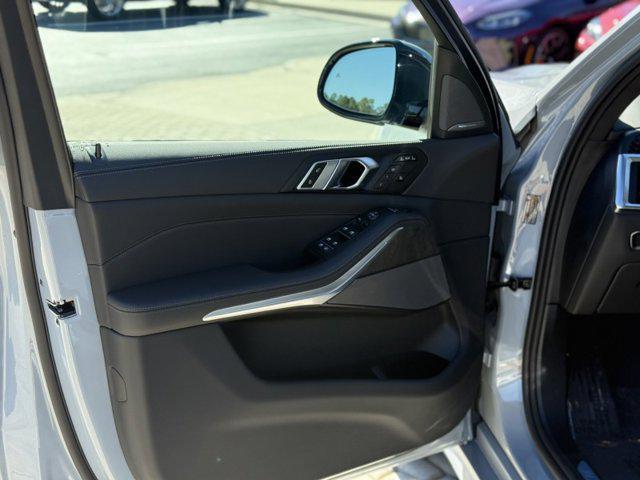 new 2026 BMW X7 car, priced at $99,185