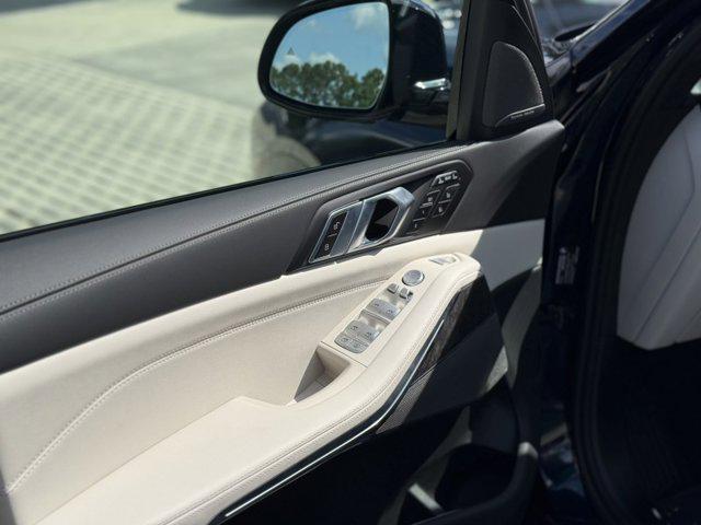 new 2025 BMW X7 car, priced at $107,635