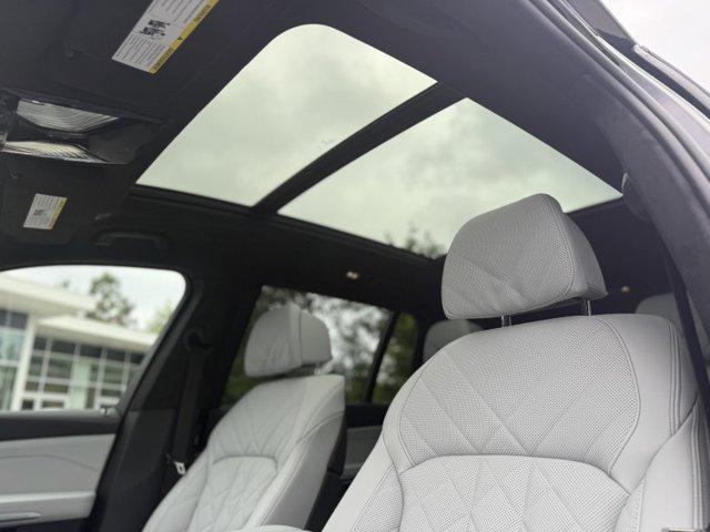 new 2026 BMW X7 car, priced at $99,685