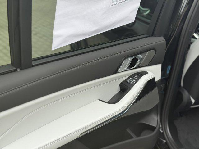 new 2026 BMW X7 car, priced at $99,685