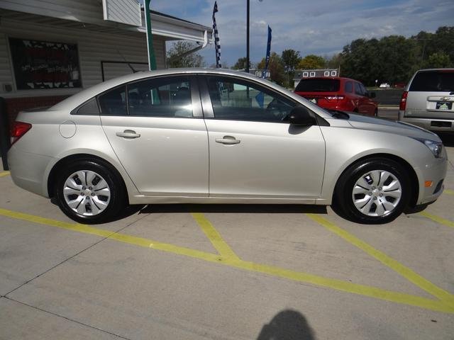 used 2014 Chevrolet Cruze car, priced at $9,588