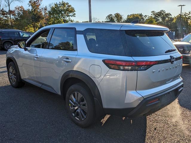 new 2024 Nissan Pathfinder car, priced at $40,570