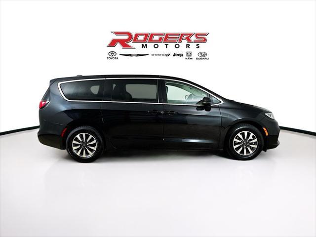 used 2022 Chrysler Pacifica Hybrid car, priced at $28,995