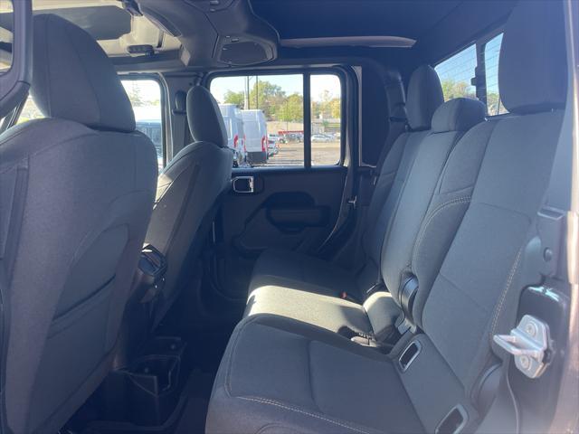 new 2025 Jeep Gladiator car, priced at $53,555