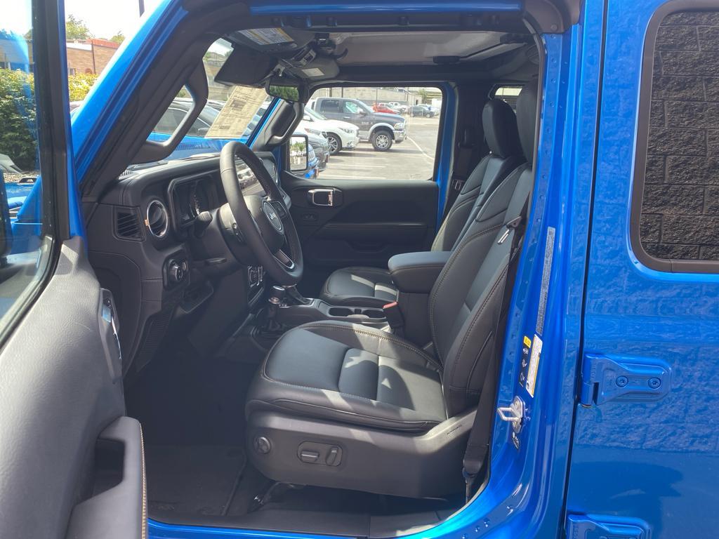 new 2025 Jeep Gladiator car, priced at $51,540