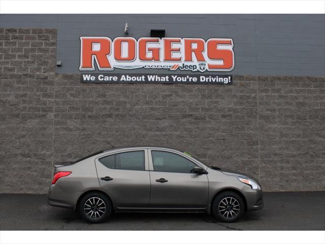 used 2017 Nissan Versa car