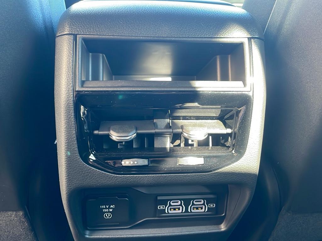 new 2025 Jeep Grand Cherokee car, priced at $45,948