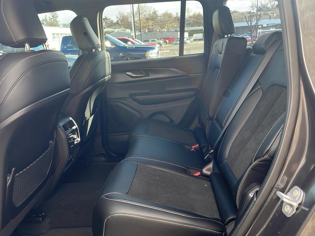 new 2025 Jeep Grand Cherokee car, priced at $45,948