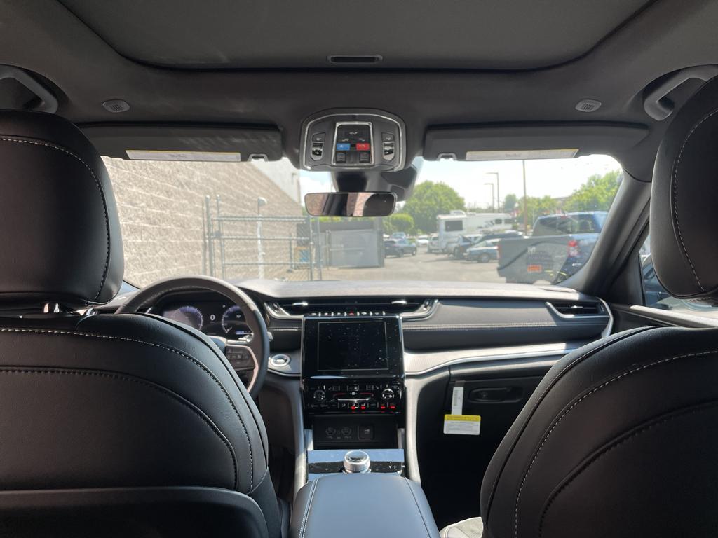 new 2025 Jeep Grand Cherokee car, priced at $46,984
