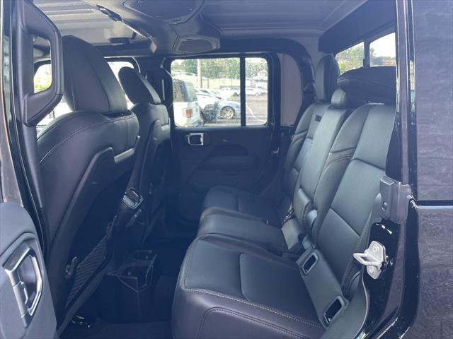 new 2025 Jeep Gladiator car, priced at $48,577