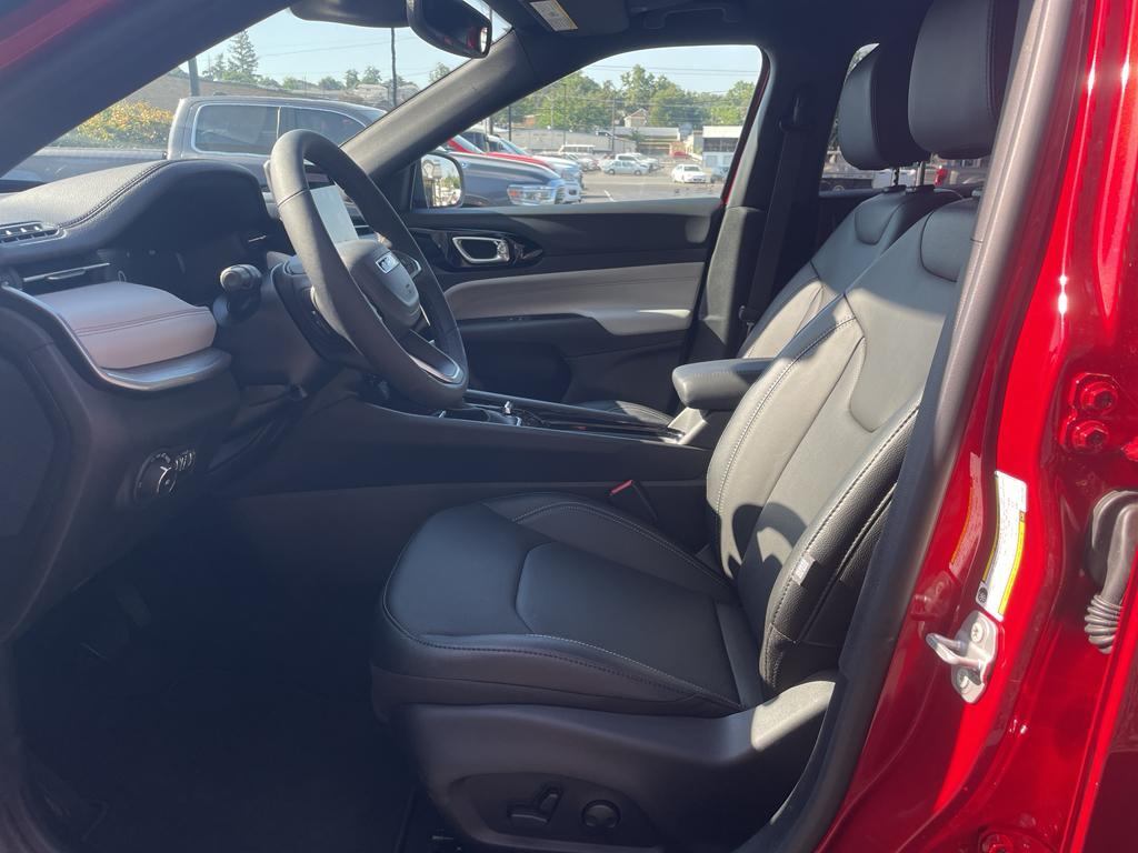 new 2025 Jeep Compass car, priced at $39,062
