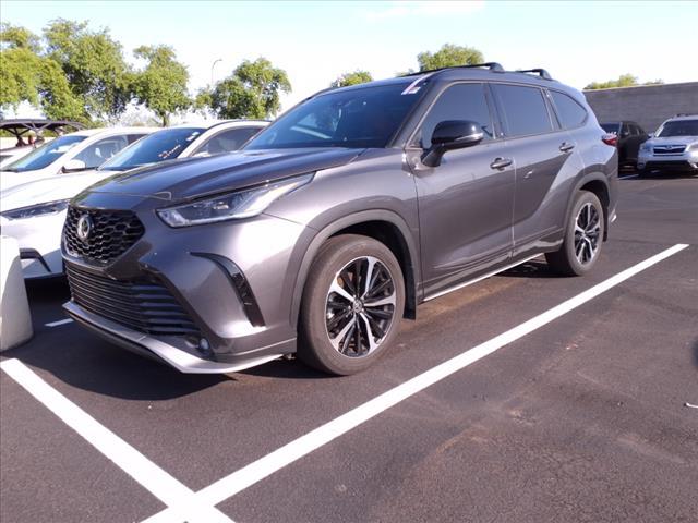 used 2022 Toyota Highlander car, priced at $39,987
