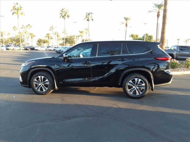 used 2022 Toyota Highlander Hybrid car, priced at $40,089