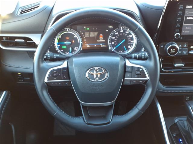 used 2022 Toyota Highlander Hybrid car, priced at $40,089