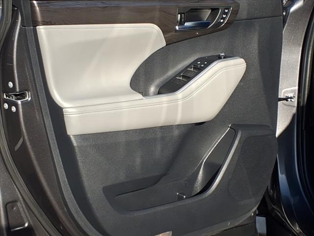 used 2022 Toyota Highlander Hybrid car, priced at $48,914