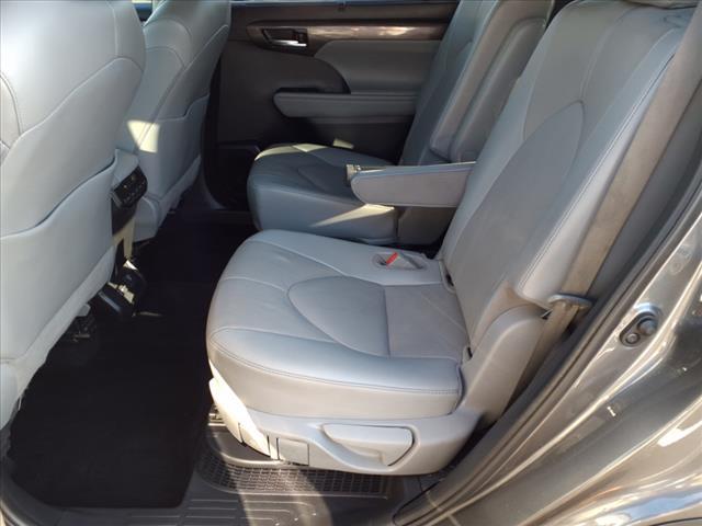 used 2022 Toyota Highlander Hybrid car, priced at $48,914