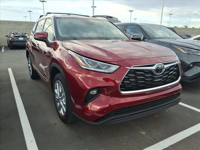used 2021 Toyota Highlander car, priced at $34,962