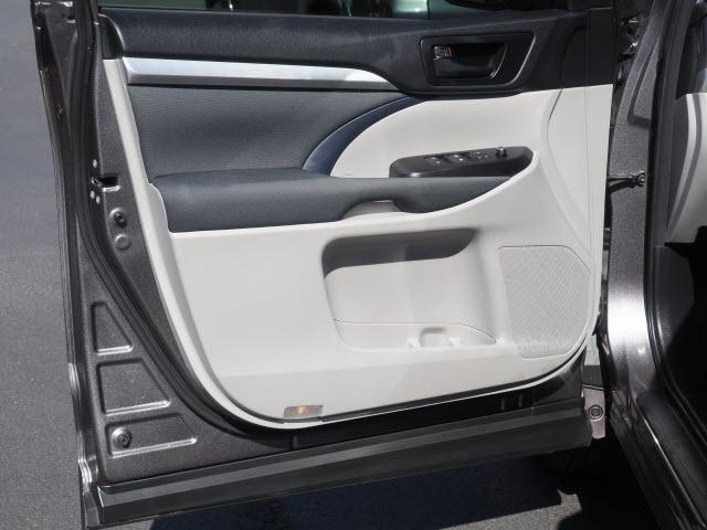 used 2018 Toyota Highlander car, priced at $25,988