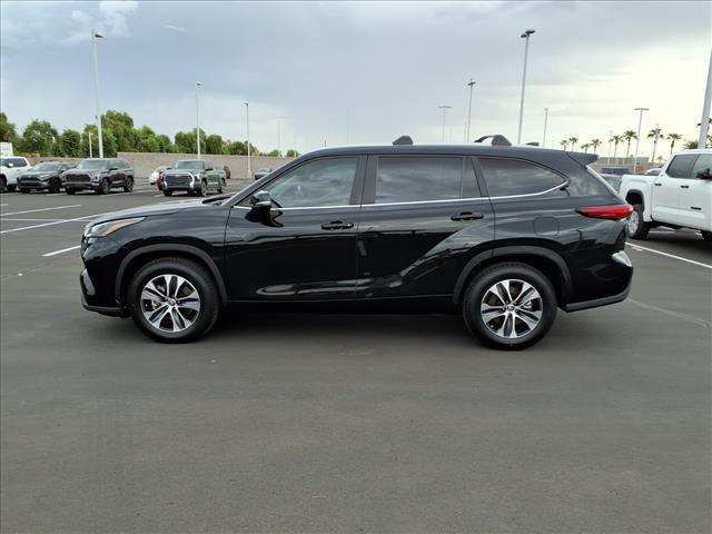 used 2023 Toyota Highlander car, priced at $34,902