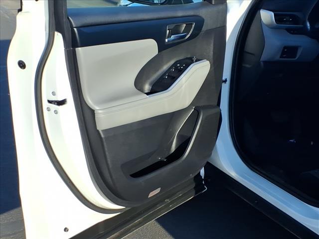 used 2022 Toyota Highlander car, priced at $38,971