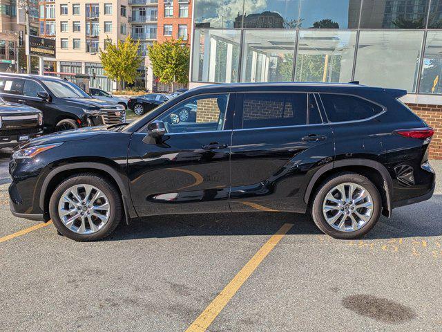 used 2021 Toyota Highlander car, priced at $31,995