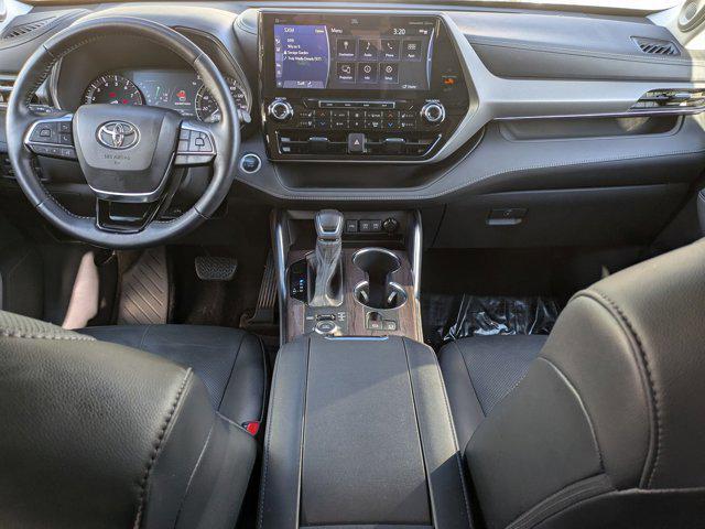 used 2021 Toyota Highlander car, priced at $31,995