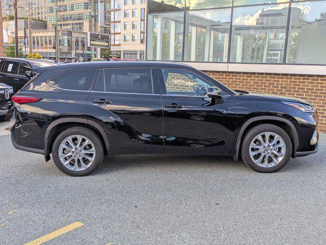 used 2021 Toyota Highlander car, priced at $31,995