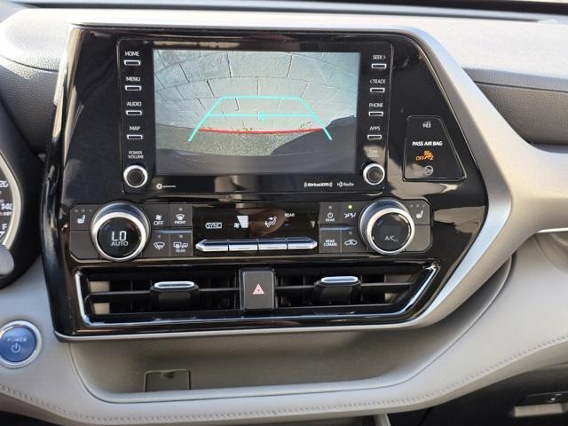 used 2021 Toyota Highlander Hybrid car, priced at $29,999