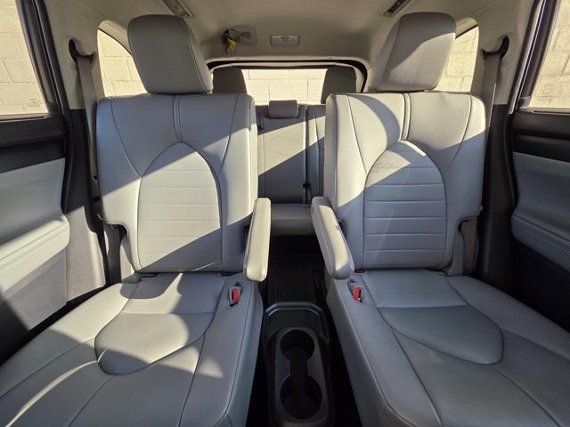 used 2021 Toyota Highlander Hybrid car, priced at $29,999