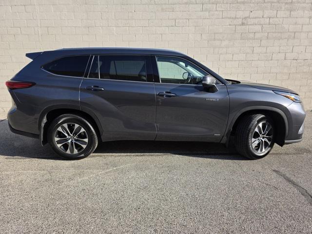 used 2021 Toyota Highlander Hybrid car, priced at $29,999