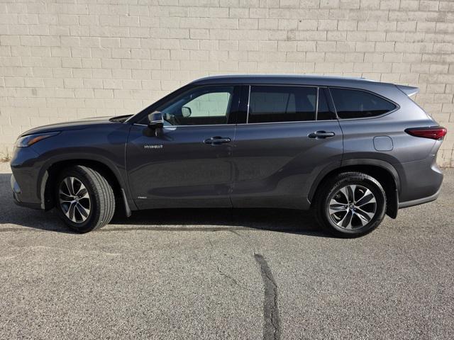 used 2021 Toyota Highlander Hybrid car, priced at $29,999