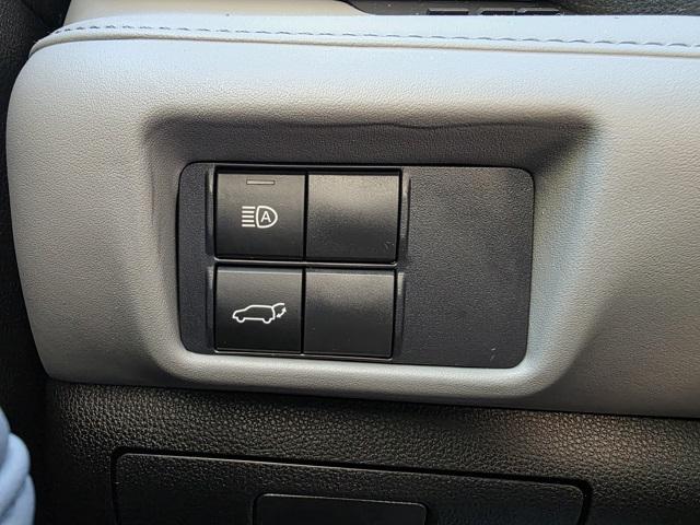 used 2021 Toyota Highlander Hybrid car, priced at $29,999