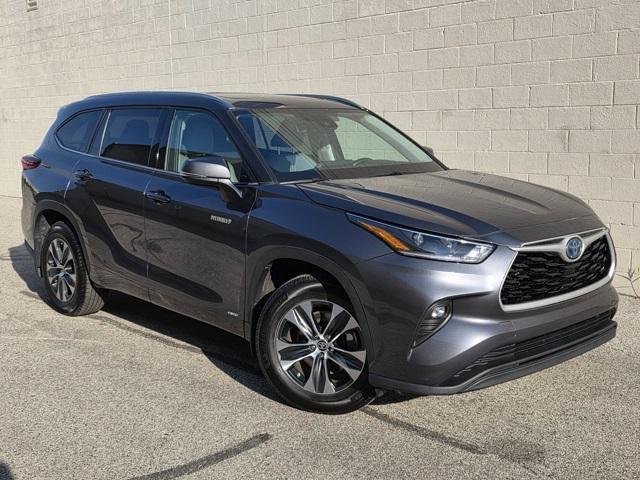 used 2021 Toyota Highlander Hybrid car, priced at $29,999