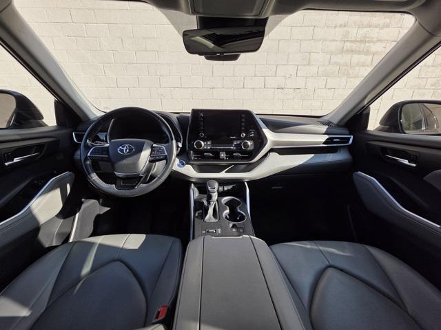 used 2021 Toyota Highlander Hybrid car, priced at $29,999