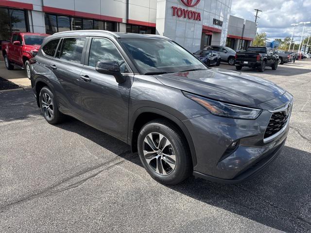 new 2025 Toyota Highlander car, priced at $48,222