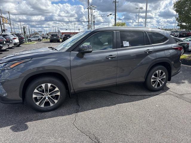 new 2025 Toyota Highlander car, priced at $48,222
