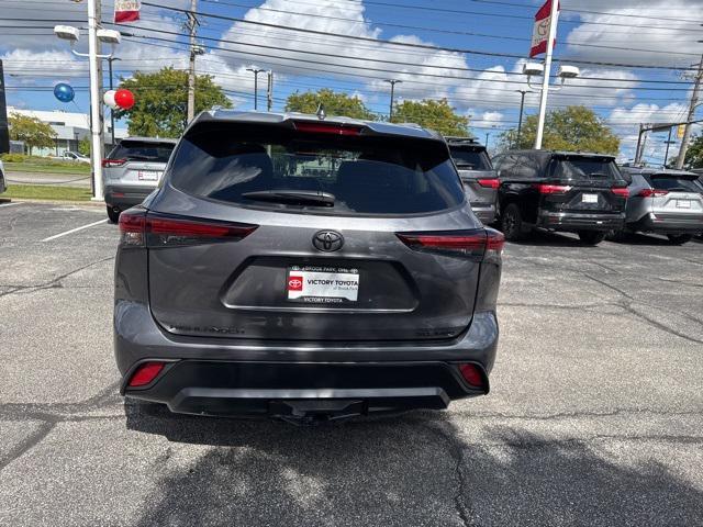 new 2025 Toyota Highlander car, priced at $48,222