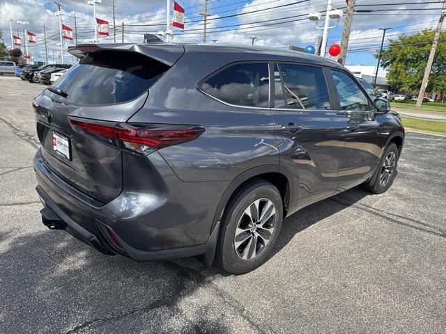 new 2025 Toyota Highlander car, priced at $48,222