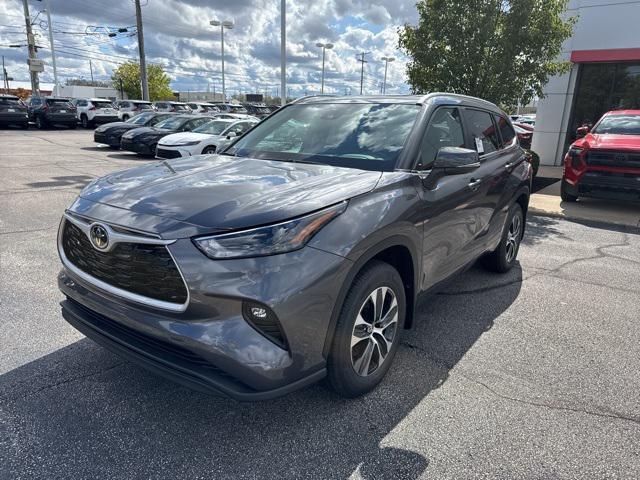 new 2025 Toyota Highlander car, priced at $48,222