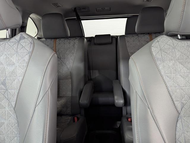 used 2022 Toyota Highlander Hybrid car, priced at $36,418