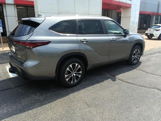 new 2025 Toyota Highlander car, priced at $48,107