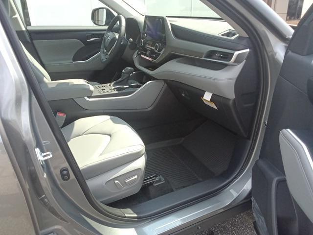 new 2025 Toyota Highlander car, priced at $48,107