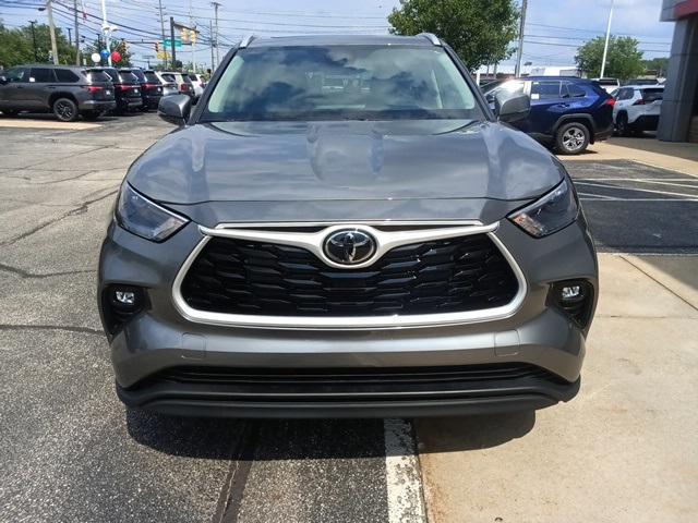 new 2025 Toyota Highlander car, priced at $48,107