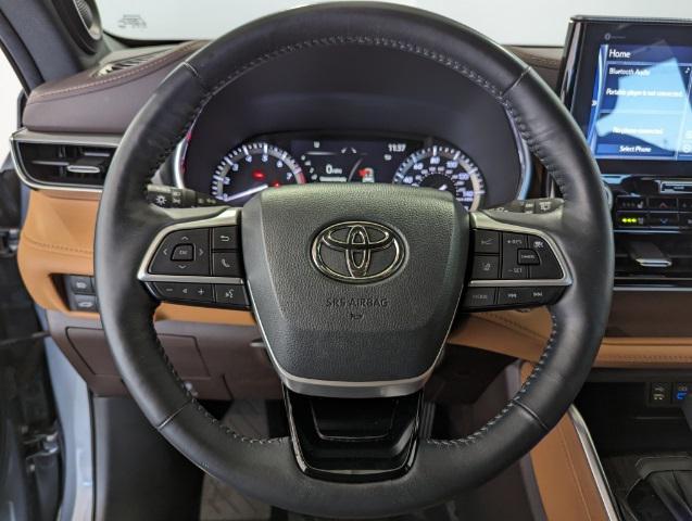 used 2022 Toyota Highlander car, priced at $42,721