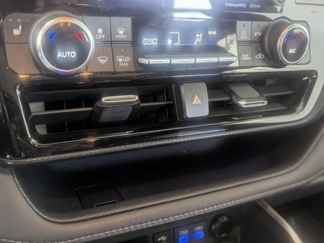used 2022 Toyota Highlander car, priced at $34,392