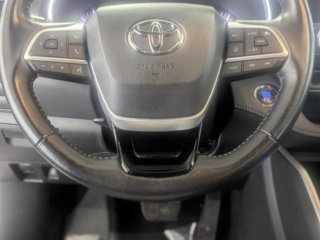 used 2022 Toyota Highlander car, priced at $34,392